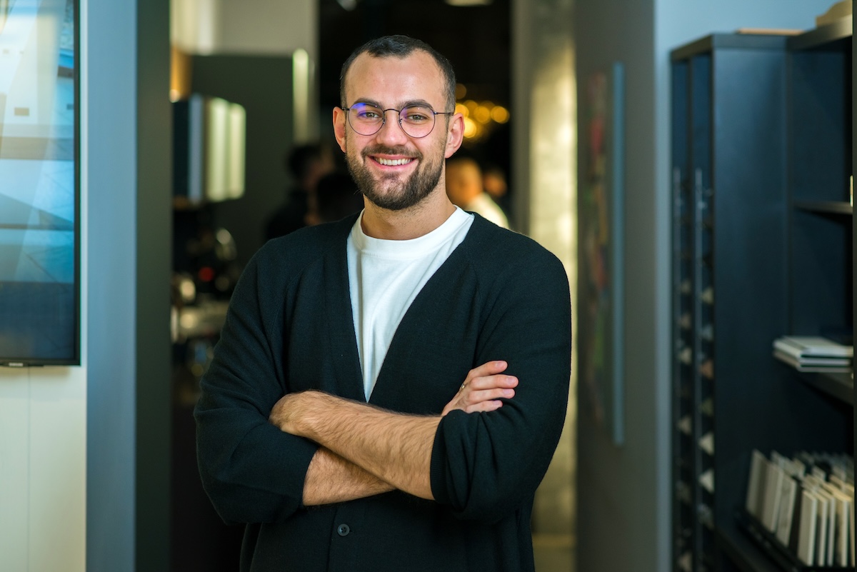 VOCEA DIN SHOWROOM: POVESTILE DESIGNERILOR