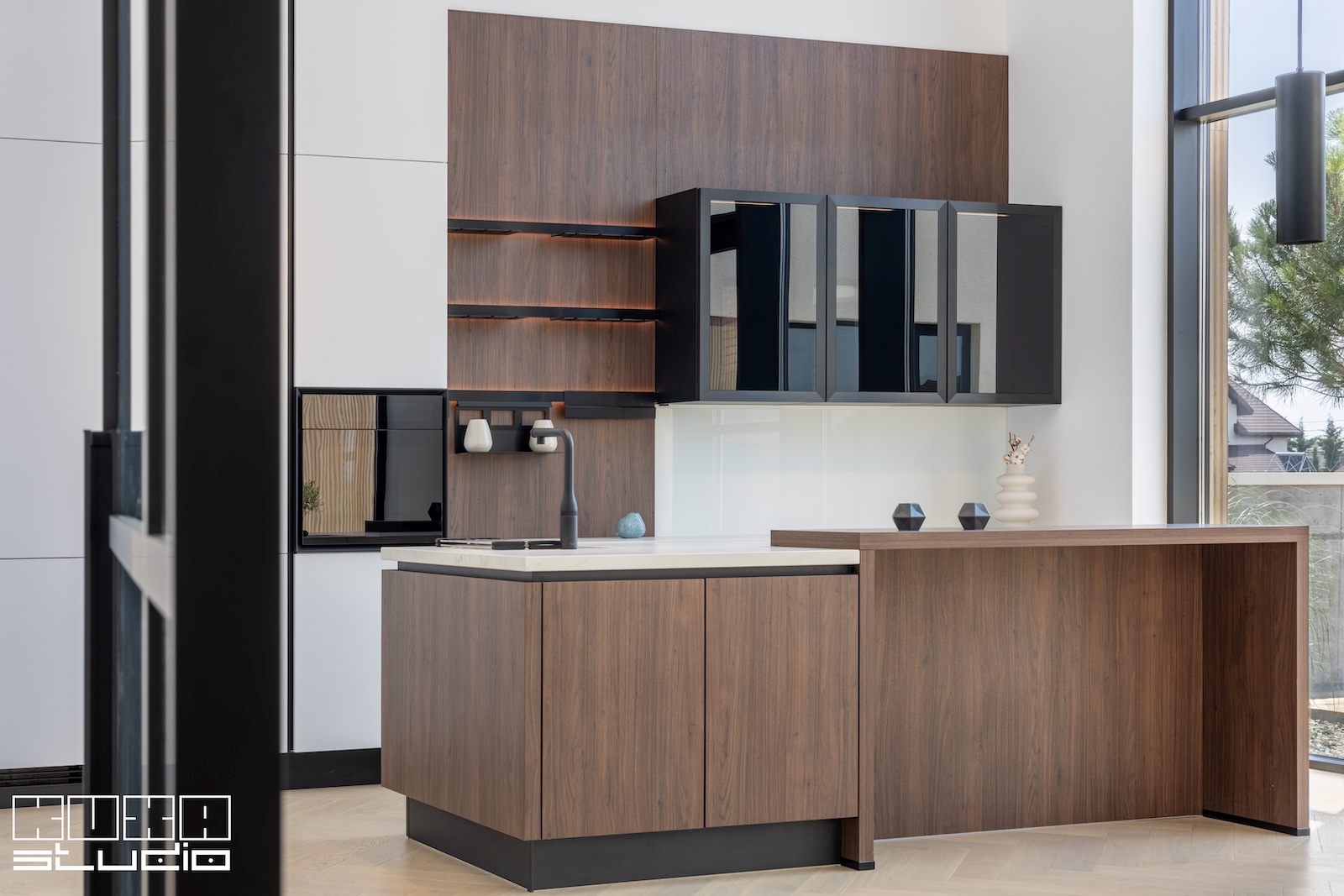 Vitrine cu sticla neagra pentru bucatarie