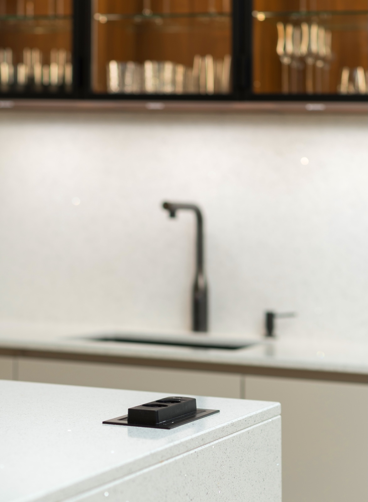 Priza flip incorporata in blat