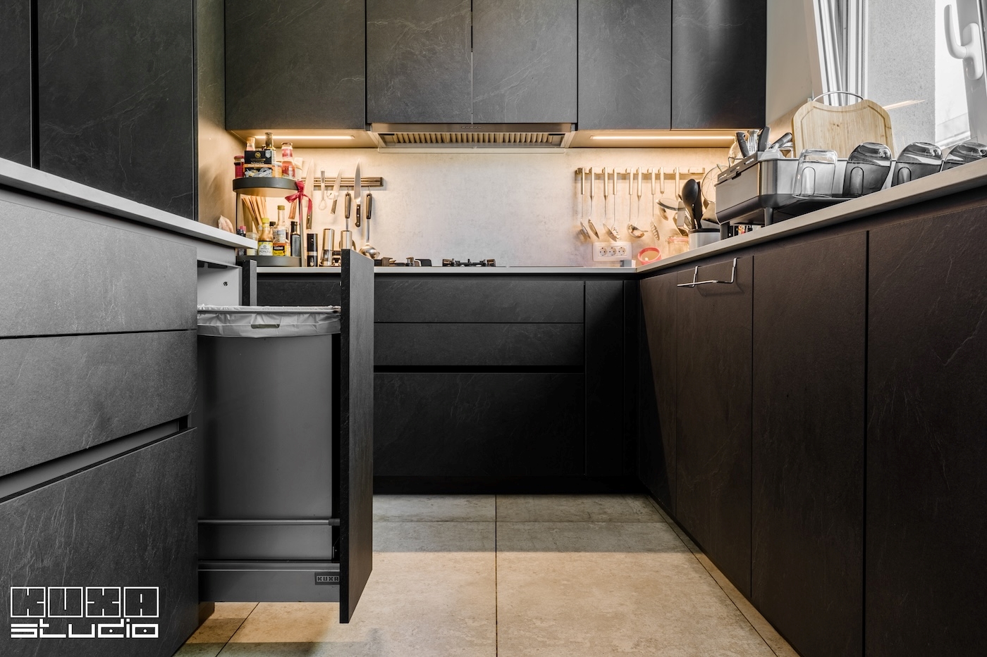 Corp mobilier cu colector de deseuri reciclabile, pentru bucatarie
