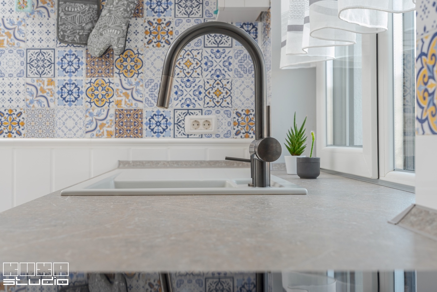 Chiuveta ceramica pentru bucatarie, cu baterie neagra Grohe