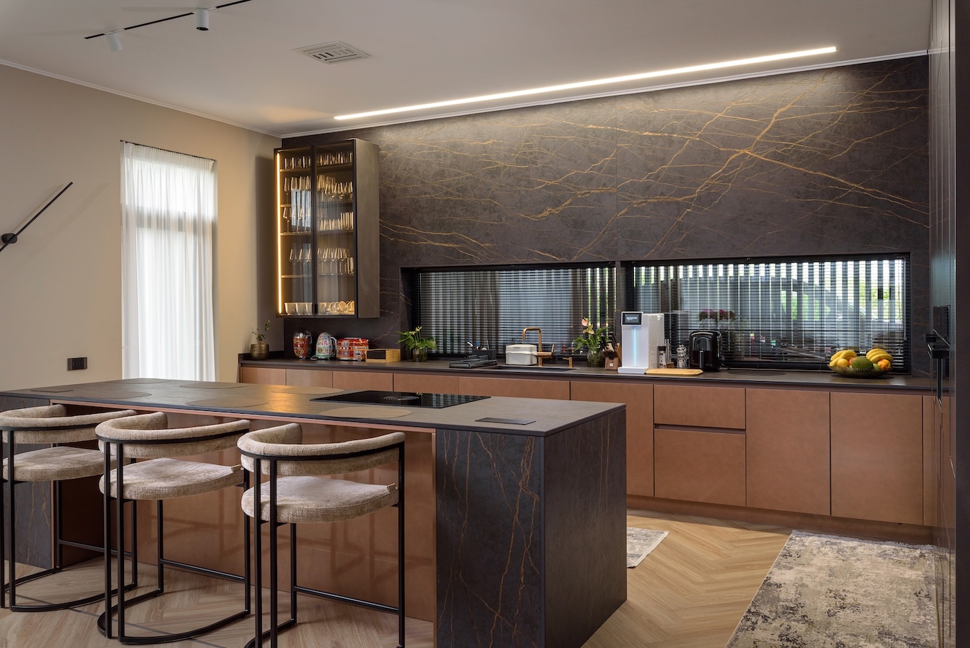 Bucatarie cu living, front Copper Shadow, KUXA studio
