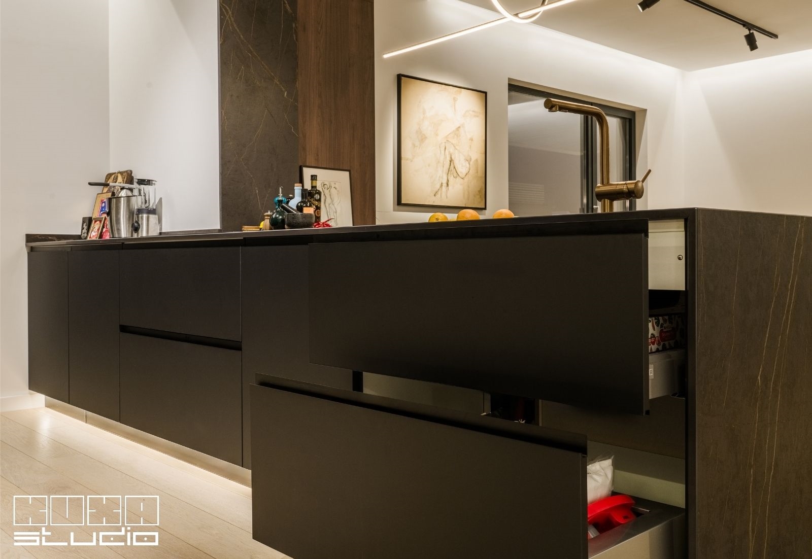 Sertare late pentru depozitare in bucatarie