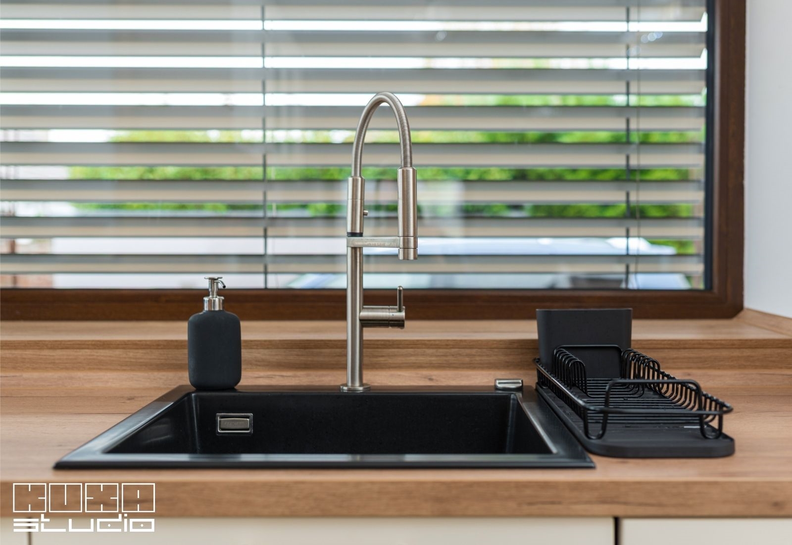 Chiuveta neagra din compozit, pentru bucatarie