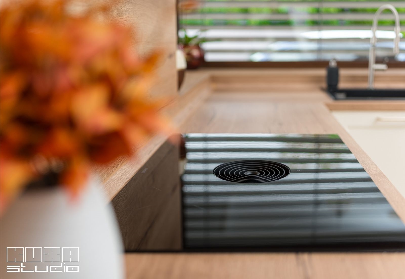 Plita BORA cu hota integrata