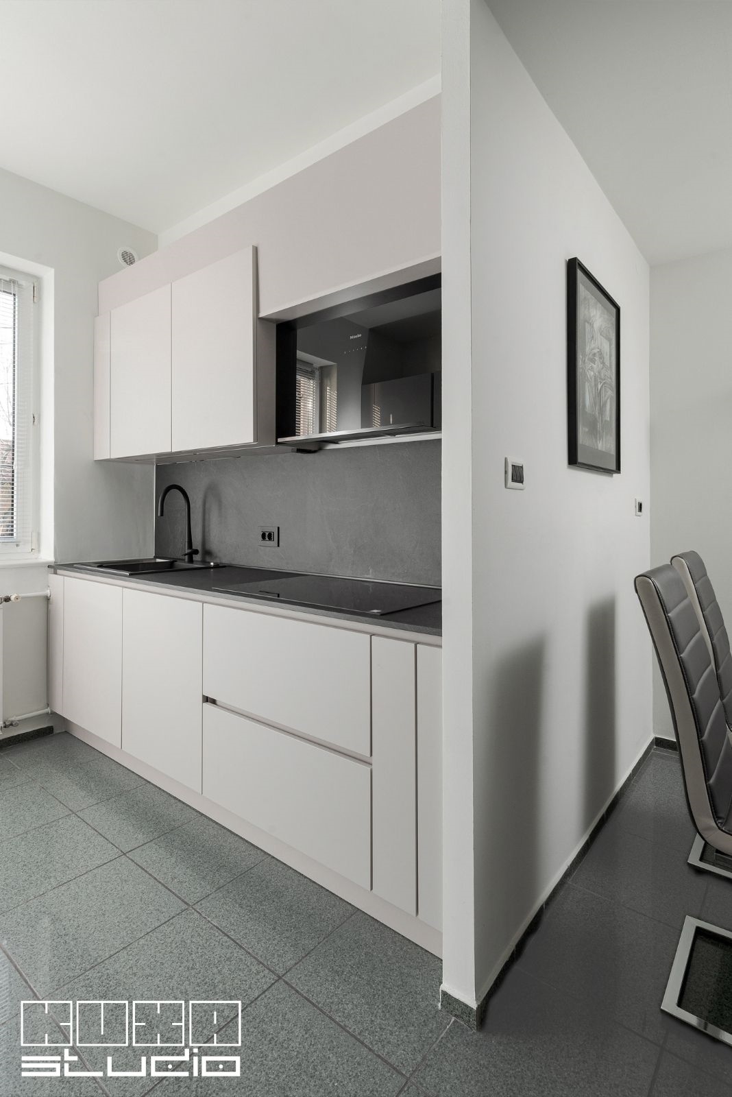 bucatarie moderna pe doi pereti