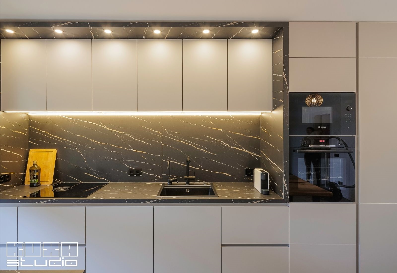 illuminat led sub corpuri suspendate