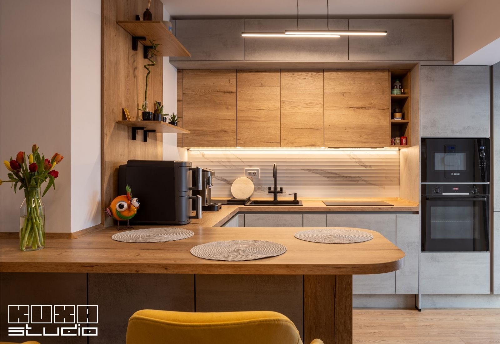 mobila de bucatarie moderna gri lemn