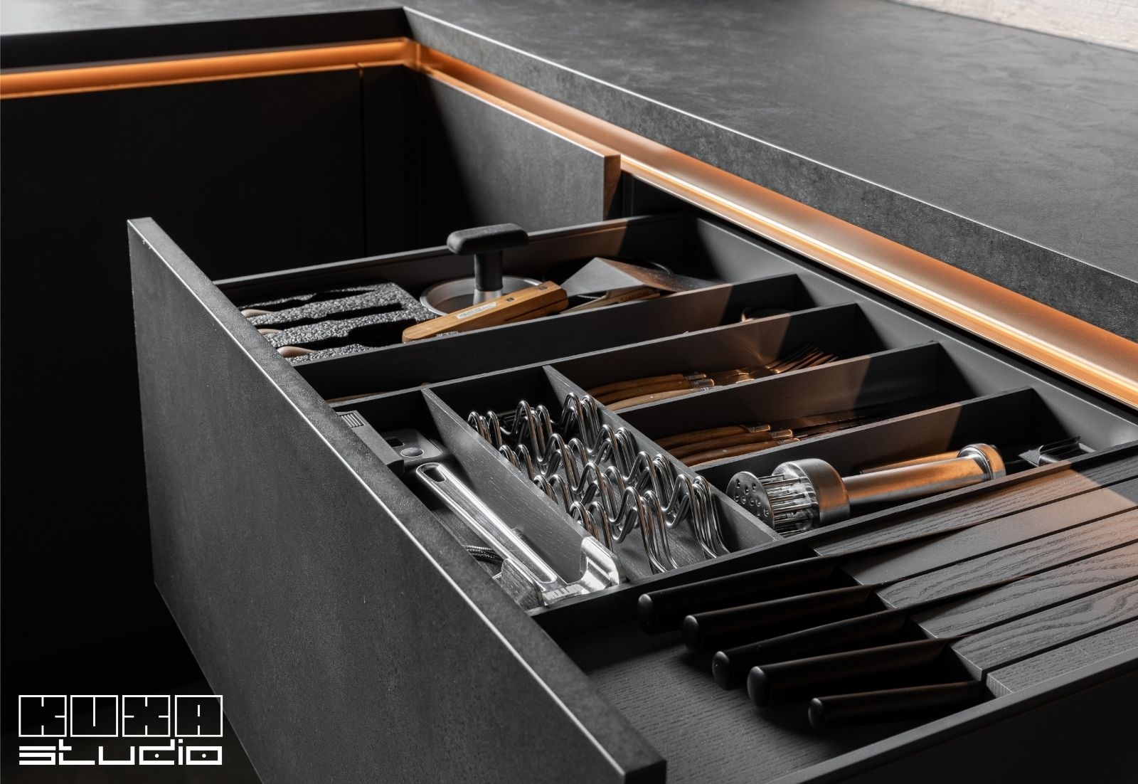 sertar ustensile bucătărie